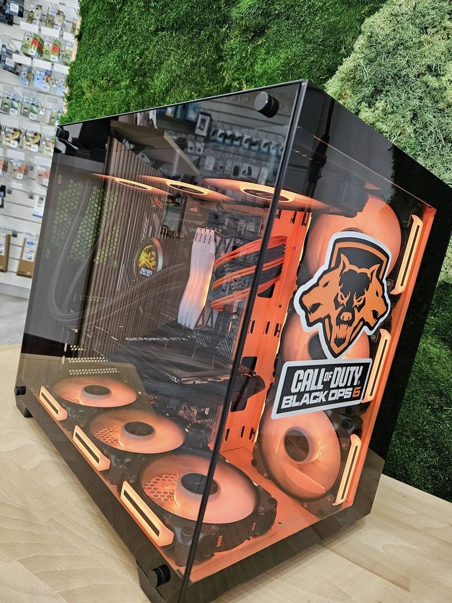 PC gamer monté à l'atelier — édition Call of Duty, LEDs orange